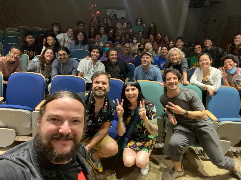 Audience selfie at a Río Junto event